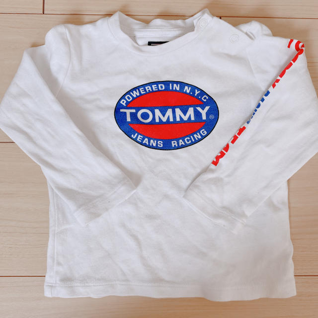 TOMMY HILFIGER(トミーヒルフィガー)のTOMMY HILFIGER ロンT 80 キッズ/ベビー/マタニティのベビー服(~85cm)(Ｔシャツ)の商品写真