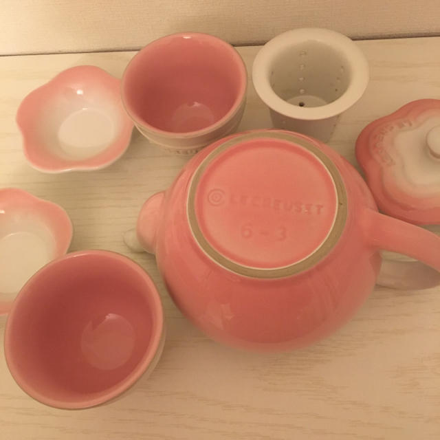 LE CREUSET(ルクルーゼ)のルクルーゼ♡ティーポットセット　フラワーコレクション インテリア/住まい/日用品のキッチン/食器(食器)の商品写真