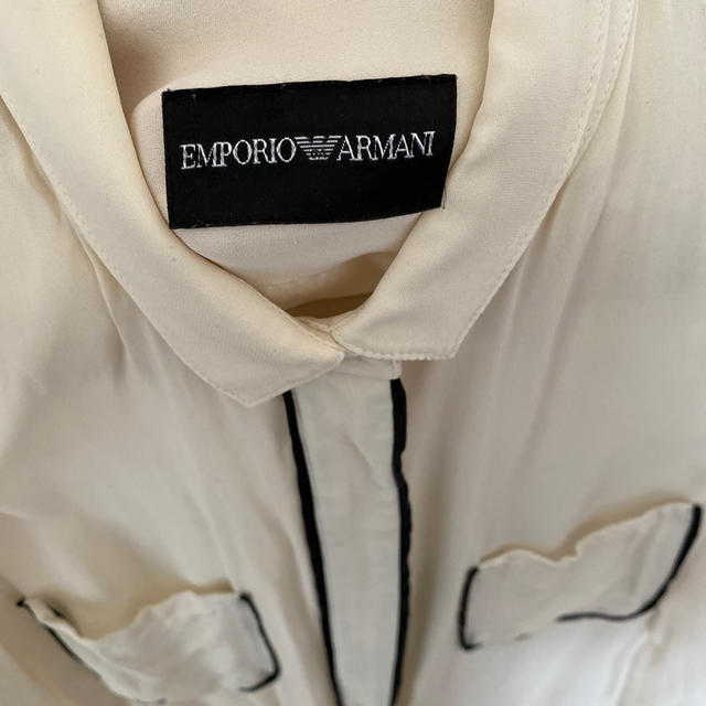Emporio Armani(エンポリオアルマーニ)のエンポリオアルマーニ　デザインシャツ　女性 レディースのトップス(シャツ/ブラウス(長袖/七分))の商品写真
