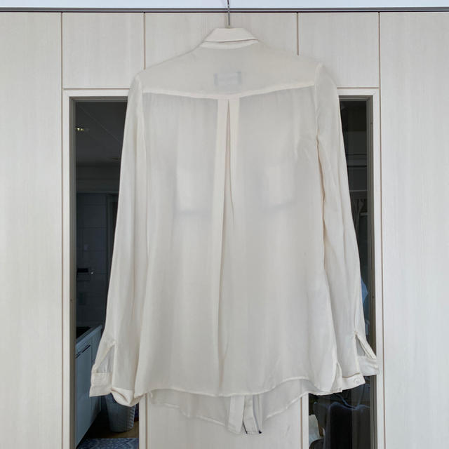 Emporio Armani(エンポリオアルマーニ)のエンポリオアルマーニ　デザインシャツ　女性 レディースのトップス(シャツ/ブラウス(長袖/七分))の商品写真