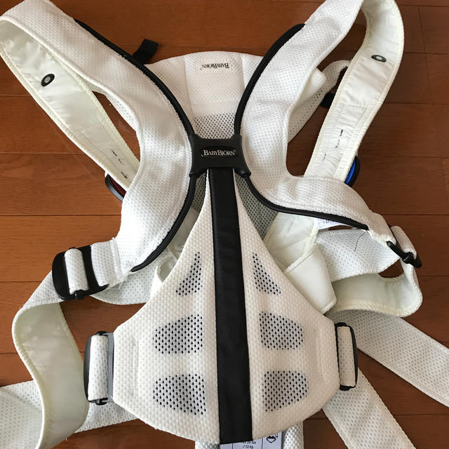 BABYBJORN(ベビービョルン)のベビービョルン 抱っこ紐 メッシュ 新生児 キッズ/ベビー/マタニティの外出/移動用品(抱っこひも/おんぶひも)の商品写真