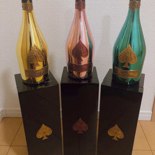 【kyo様専用】アルマンド 空瓶 箱付き 食品/飲料/酒の酒(シャンパン/スパークリングワイン)の商品写真