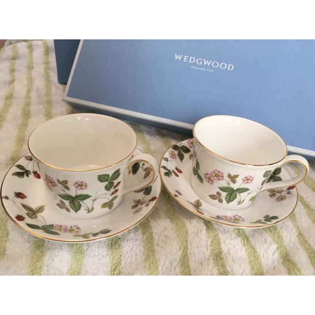 WEDGWOOD 【新品未使用】ワイルドストロベリー　ティーカップ&ソーサー