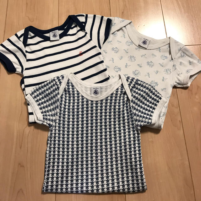 PETIT BATEAU(プチバトー)のプチバトー  ロンパース　95㎝　肌着 Tシャツ　3枚セット キッズ/ベビー/マタニティのキッズ服男の子用(90cm~)(下着)の商品写真