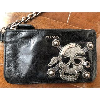 プラダ(PRADA)のプラダ PRADA スカル チェーン ウォレット ポーチ カード ケース(名刺入れ/定期入れ)