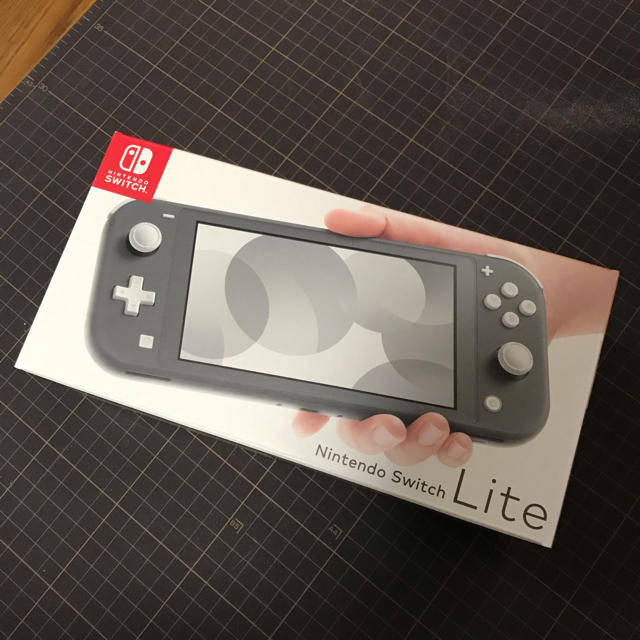 C 任天堂　Nintendo Switch Lite グレー　本体のみ