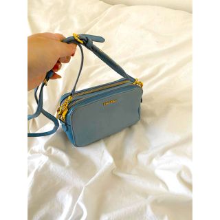 ミュウミュウ(miumiu)の【期間限定最終値下げ】miumiu ミニバック　ブルー　水色　ミュウミュウ(ショルダーバッグ)