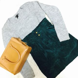 ダブルクローゼット(w closet)のw closetグリーンタイトスカート(ひざ丈スカート)