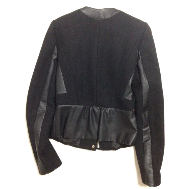 ZARA(ザラ)のペプラムジャケット レディースのジャケット/アウター(ブルゾン)の商品写真