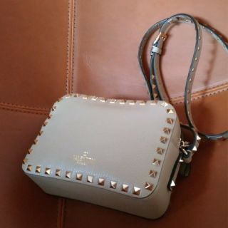 ヴァレンティノ(VALENTINO)の《専用です》ヴァレンティノ VALENTINO ロックスタッズ ショルダーバッグ(ショルダーバッグ)