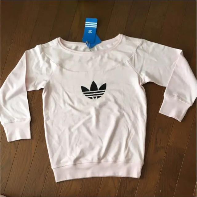 adidas(アディダス)の【新品•未使用】アディダス 薄手トレーナー レディースのトップス(トレーナー/スウェット)の商品写真