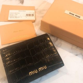 ミュウミュウ(miumiu)のmiumiuコンパクト財布(財布)