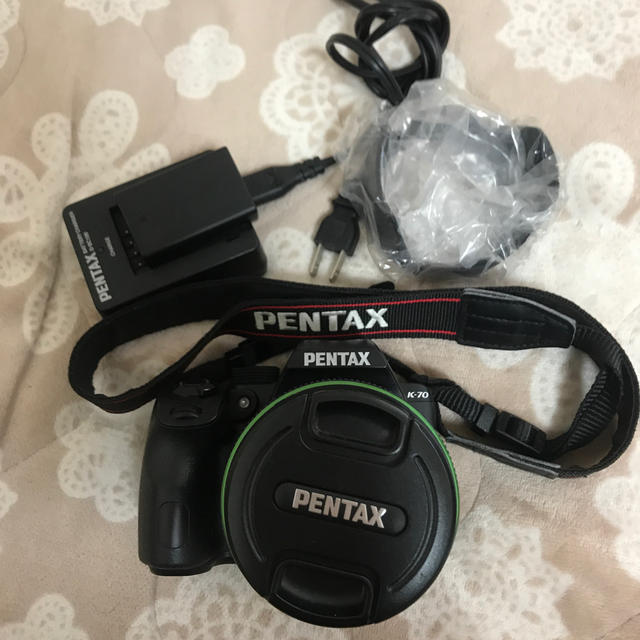 PENTAX(ペンタックス)のPENTAX K-70 18-135WRキット ブラック スマホ/家電/カメラのカメラ(デジタル一眼)の商品写真