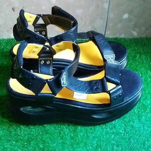 YOSUKE(ヨースケ)の送料無料（ほぼ未使用）ヨースケの30周年限定サンダル レディースの靴/シューズ(サンダル)の商品写真
