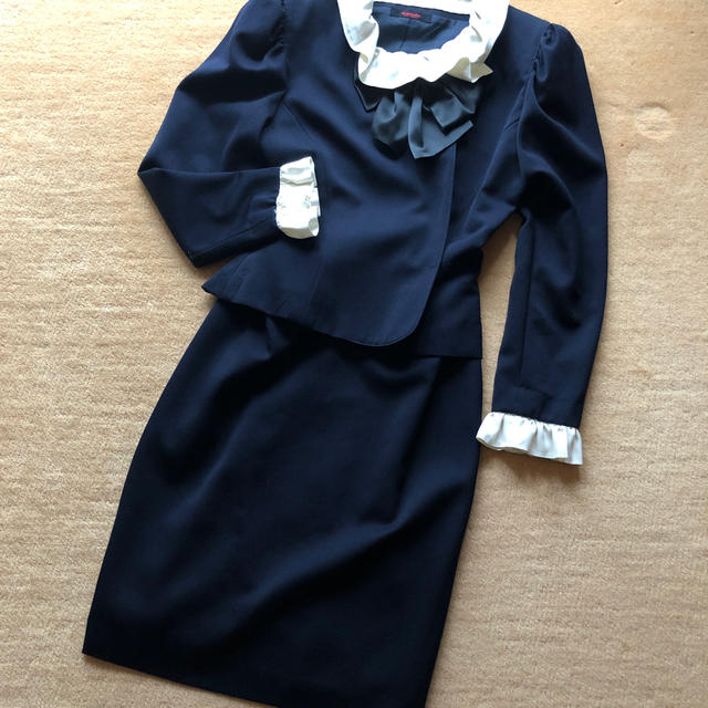M'S GRACY(エムズグレイシー)のGRAN YAMAKI mam'zelle 未着用　紺スーツ　9〜11号　 レディースのフォーマル/ドレス(スーツ)の商品写真