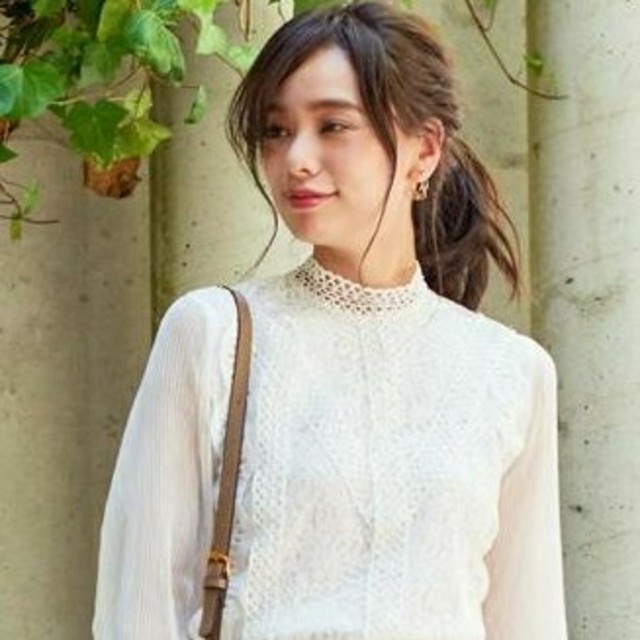 大人レース綺麗め♪ 花柄シースルーブラウス☆ ホワイト M,Lサイズ 新品。