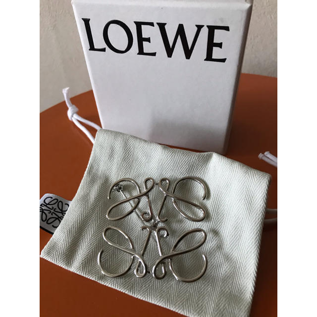 訳あり】 LOEWE - ロエベ LOEWE アナグラム ブローチ シルバー 国内