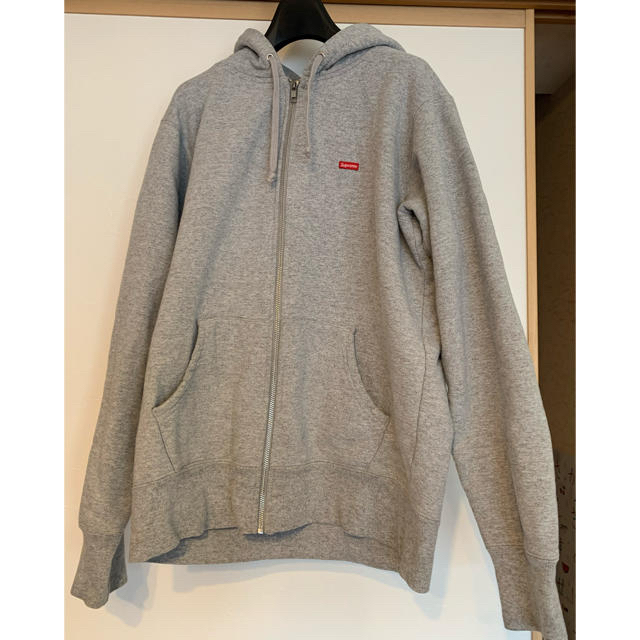 Supreme(シュプリーム)のシュプリーム スモールボックスロゴ パーカー　グレー メンズのトップス(パーカー)の商品写真