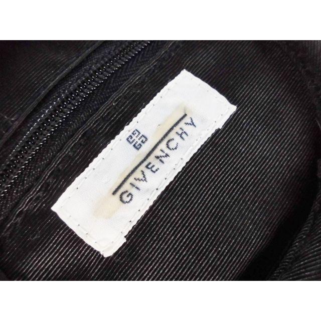 GIVENCHY(ジバンシィ)の未使用ジバンシィGIVENCHY丸形ラウンドポーチ黒ブラック正規品 レディースのファッション小物(ポーチ)の商品写真