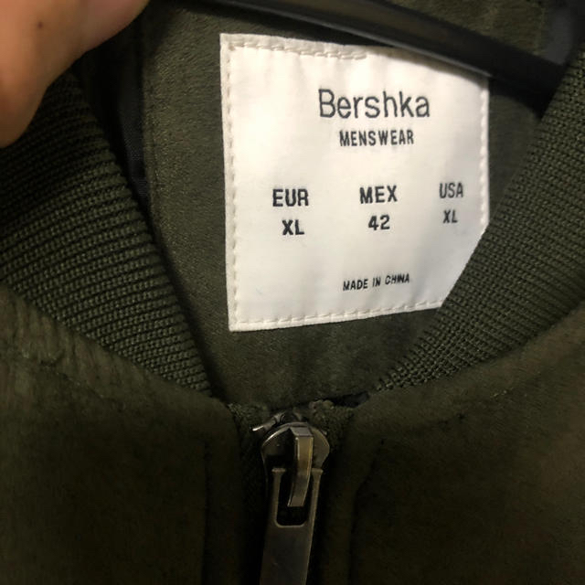 Bershka(ベルシュカ)のbershka ma1 カーキ　ベルシュカ メンズのジャケット/アウター(ブルゾン)の商品写真