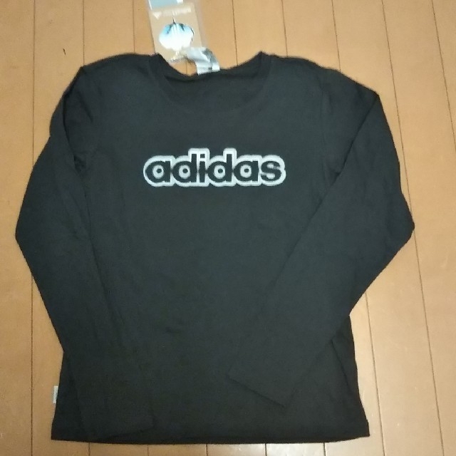 adidas(アディダス)の未使用　アディダス長袖 レディースのトップス(Tシャツ(長袖/七分))の商品写真