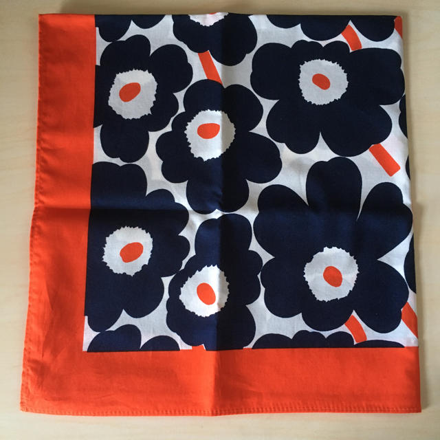 marimekko(マリメッコ)のマリメッコ　ウニッコ柄スカーフ レディースのファッション小物(バンダナ/スカーフ)の商品写真