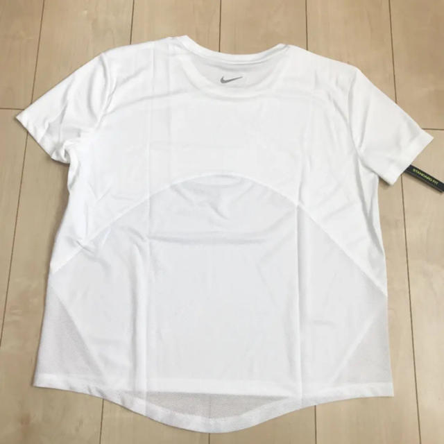 NIKE(ナイキ)のNIKE Tシャツ レディースのトップス(Tシャツ(半袖/袖なし))の商品写真