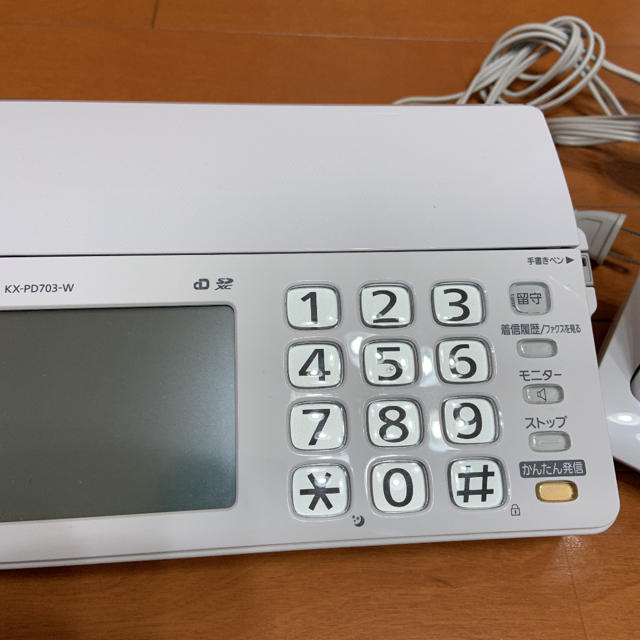 Panasonic(パナソニック)のパナソニック 電話機 FAX kx-pd703-w 美品 インテリア/住まい/日用品の収納家具(電話台/ファックス台)の商品写真