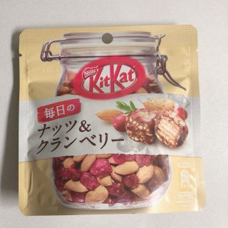 ネスレ(Nestle)のキットカット 毎日の ナッツ&クランベリー チョコレート(菓子/デザート)