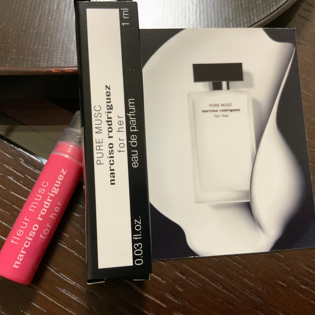 narciso rodriguez(ナルシソロドリゲス)のnarciso Rodriguez for her  PURE MUSC 1ml コスメ/美容の香水(香水(女性用))の商品写真