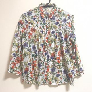 ザラ(ZARA)のZARA 花柄ブラウス　サイズS ボタニカルフラワー(シャツ/ブラウス(長袖/七分))