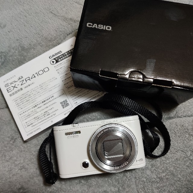 デジカメ CASIO EX-ZR4100 デジタルカメラ　ホワイト