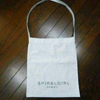 スパイラルガール(SPIRAL GIRL)の大セール！スパイラルガールハワイ限ノベルティバッグ(ショルダーバッグ)