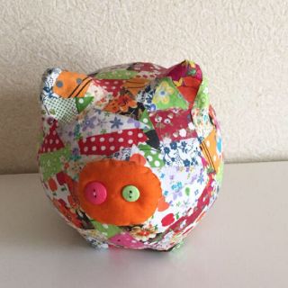 handmade カラフル子豚のパッチワークboo!boo! 貯金箱(インテリア雑貨)