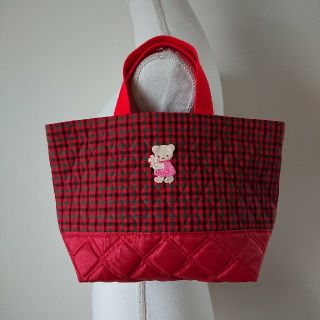 ファミリア(familiar)の【ハンドメイド】フラワーくまさんワッペン付ランチトートバッグ 赤 入園 通園 (バッグ/レッスンバッグ)