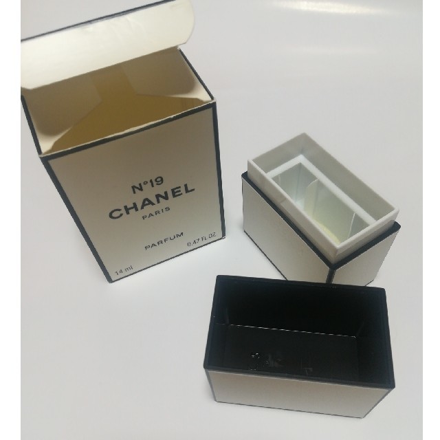 CHANEL - CHANEL 香水保存用ハードケース&外箱の通販 by BOWWOW's shop｜シャネルならラクマ