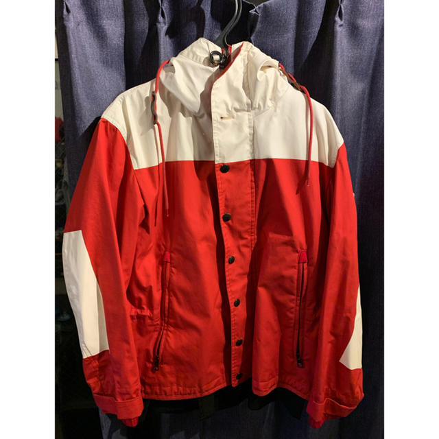 MONCLER(モンクレール)の【てんとう虫さま専用】モンクレール　マウンテンパーカー　赤 メンズのジャケット/アウター(マウンテンパーカー)の商品写真