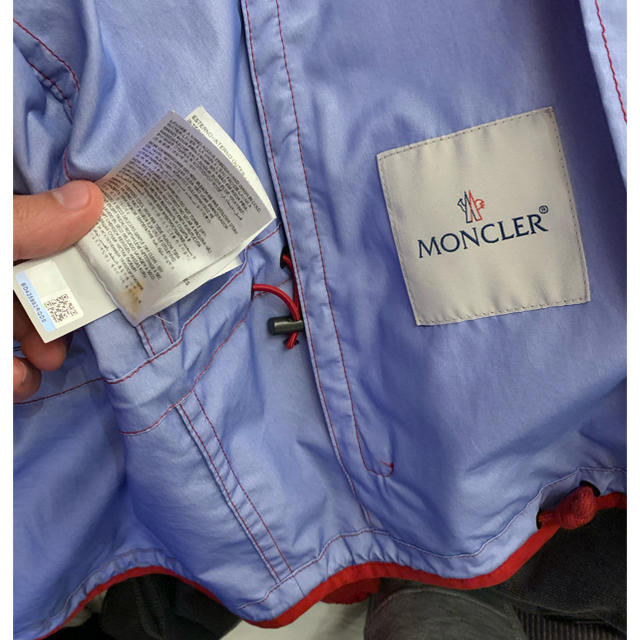 MONCLER(モンクレール)の【てんとう虫さま専用】モンクレール　マウンテンパーカー　赤 メンズのジャケット/アウター(マウンテンパーカー)の商品写真