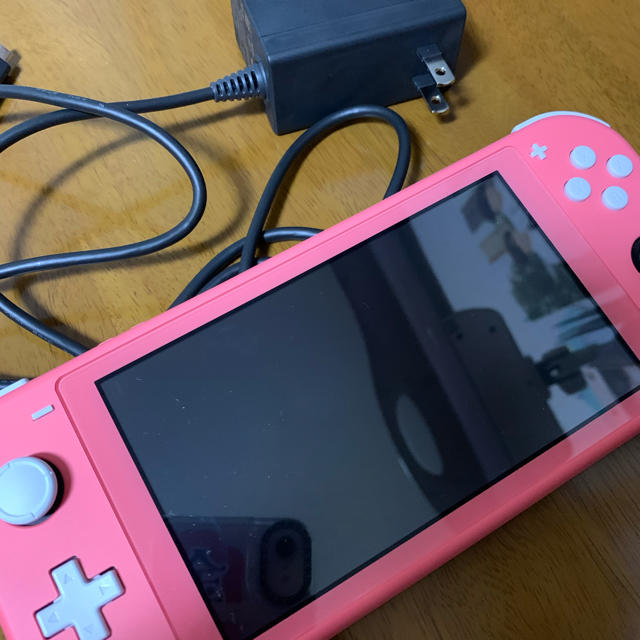 Nintendo Switch Lite コーラル