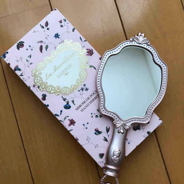 LADUREE(ラデュレ)の新品未使用 LADUREEミラー レディースのファッション小物(ミラー)の商品写真