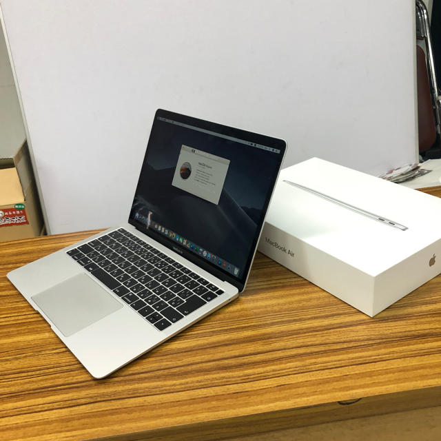2022最新のスタイル Apple 2019年モデル シルバー - Air 13インチ