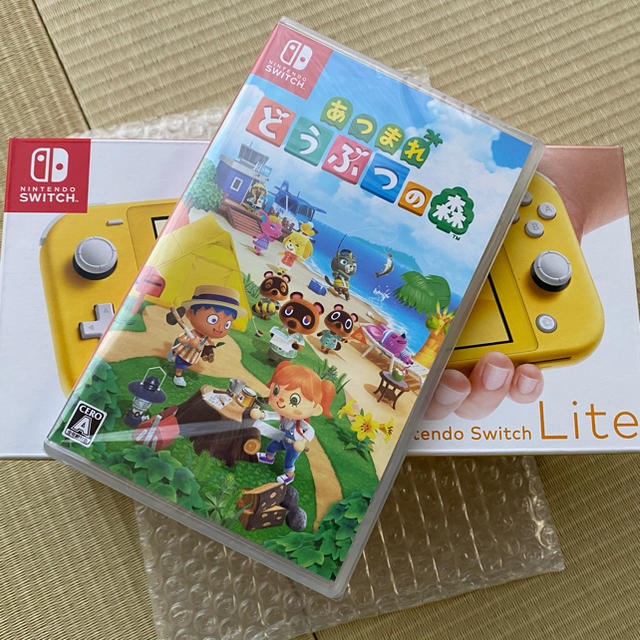 任天堂(ニンテンドウ)の【はる様専用】あつまれ どうぶつの森＆SwitchLite エンタメ/ホビーのゲームソフト/ゲーム機本体(家庭用ゲームソフト)の商品写真