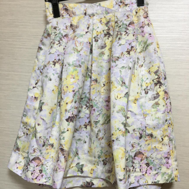 Apuweiser-riche(アプワイザーリッシェ)のcoccoさま☆春の花柄フレアスカート レディースのスカート(ひざ丈スカート)の商品写真