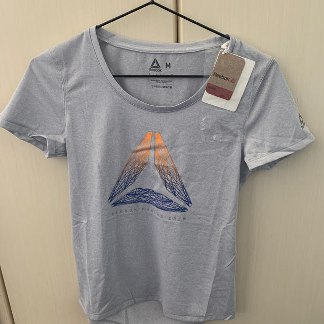 Reebok(リーボック)のリーボック　レディース Tシャツ　新品 レディースのトップス(Tシャツ(半袖/袖なし))の商品写真