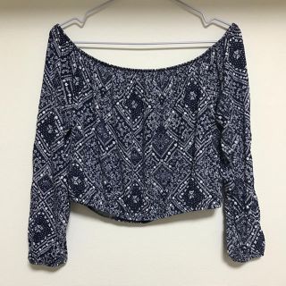 エイチアンドエム(H&M)のH&M ペイズリー オフショルダートップス(カットソー(長袖/七分))