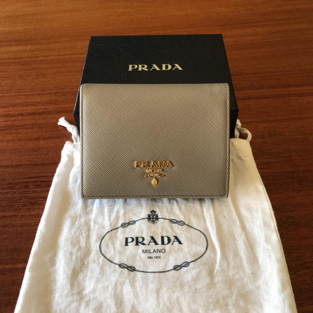 PRADA(プラダ)の【プラダ】二つ折り財布 レディースのファッション小物(財布)の商品写真