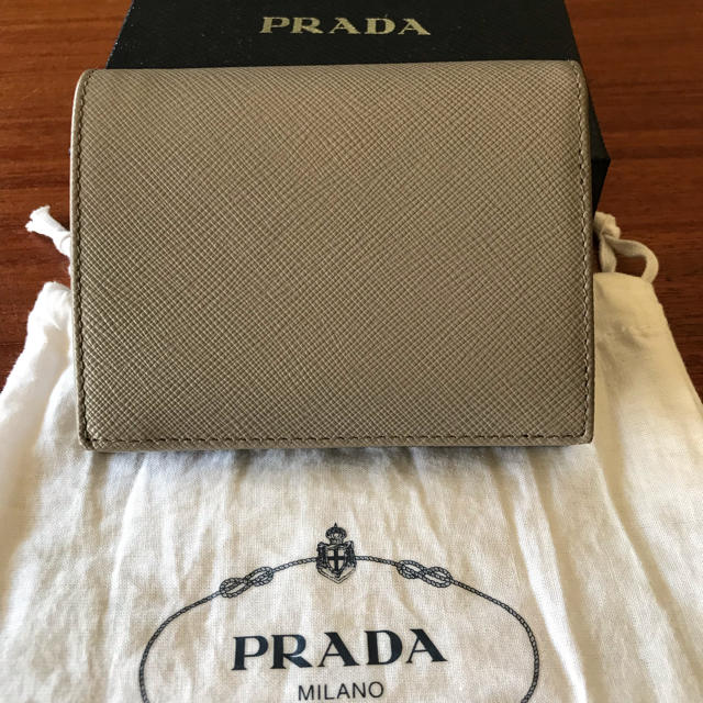 PRADA(プラダ)の【プラダ】二つ折り財布 レディースのファッション小物(財布)の商品写真