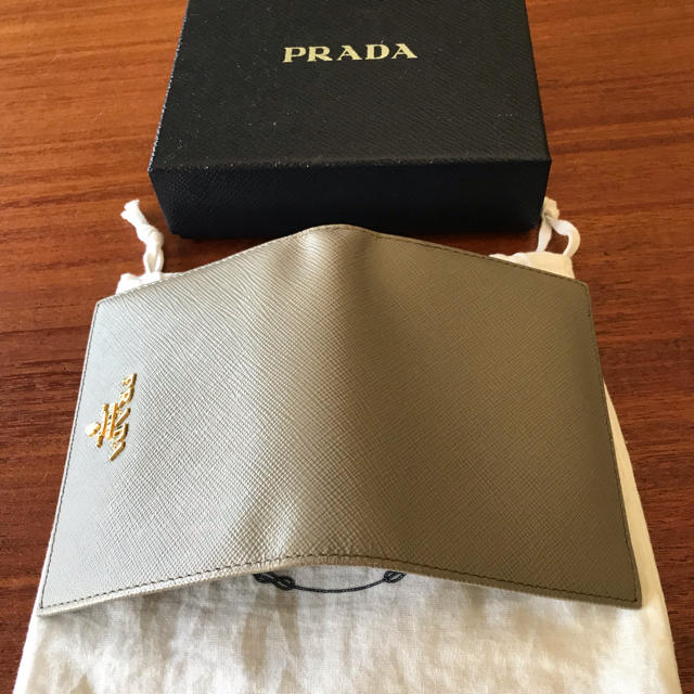 PRADA(プラダ)の【プラダ】二つ折り財布 レディースのファッション小物(財布)の商品写真