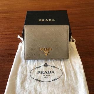 プラダ(PRADA)の【プラダ】二つ折り財布(財布)