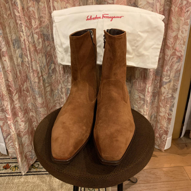 Salvatore Ferragamo(サルヴァトーレフェラガモ)の新品　Salvatore Ferragamo フェラガモ　スエードブーツ　ジップ メンズの靴/シューズ(ブーツ)の商品写真